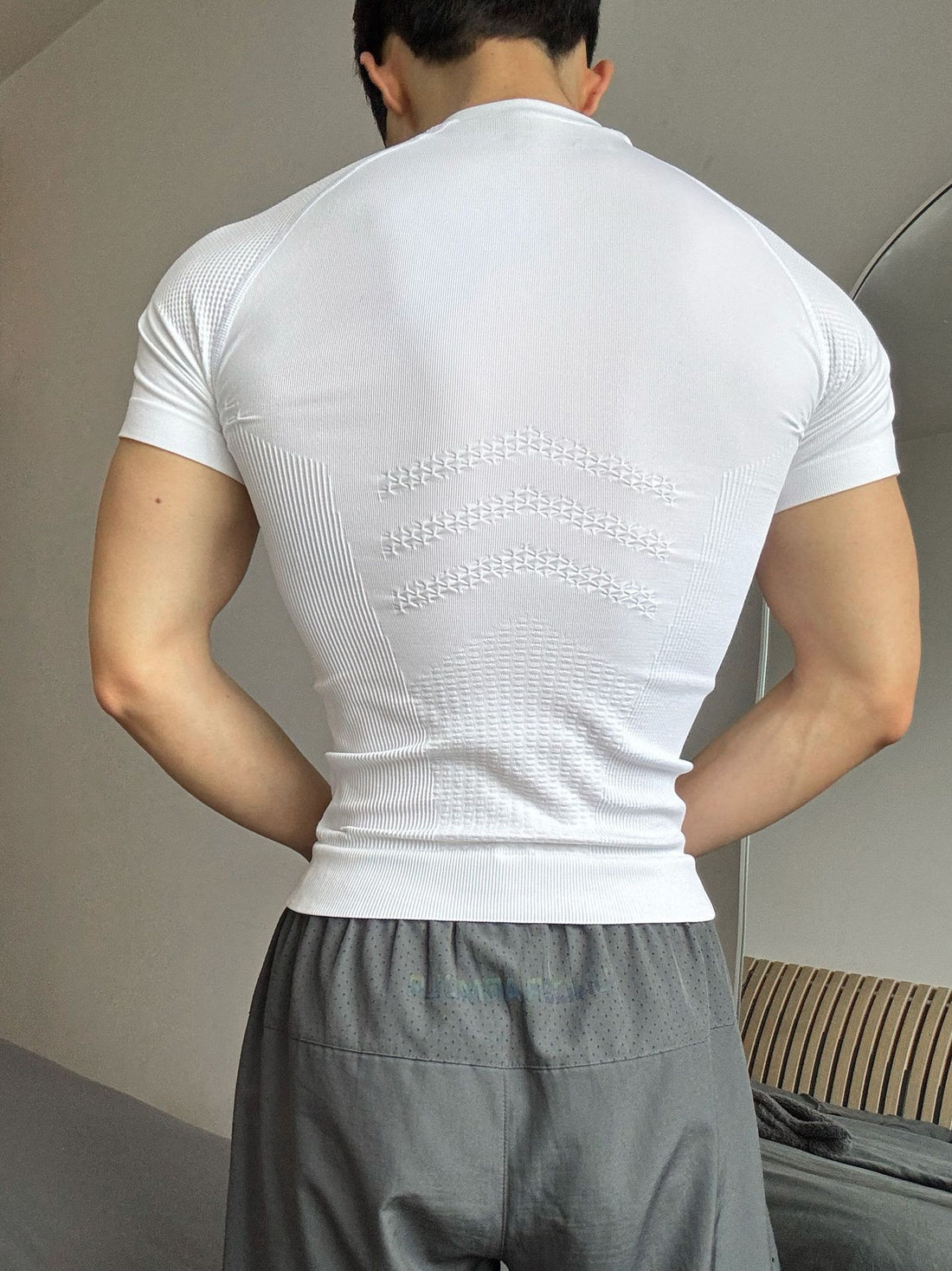 MOFEE Short Sleeve Yoga Tee FLV-QSDX002 in Black